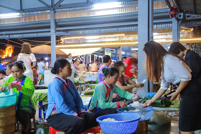 Chợ đêm San Thàng