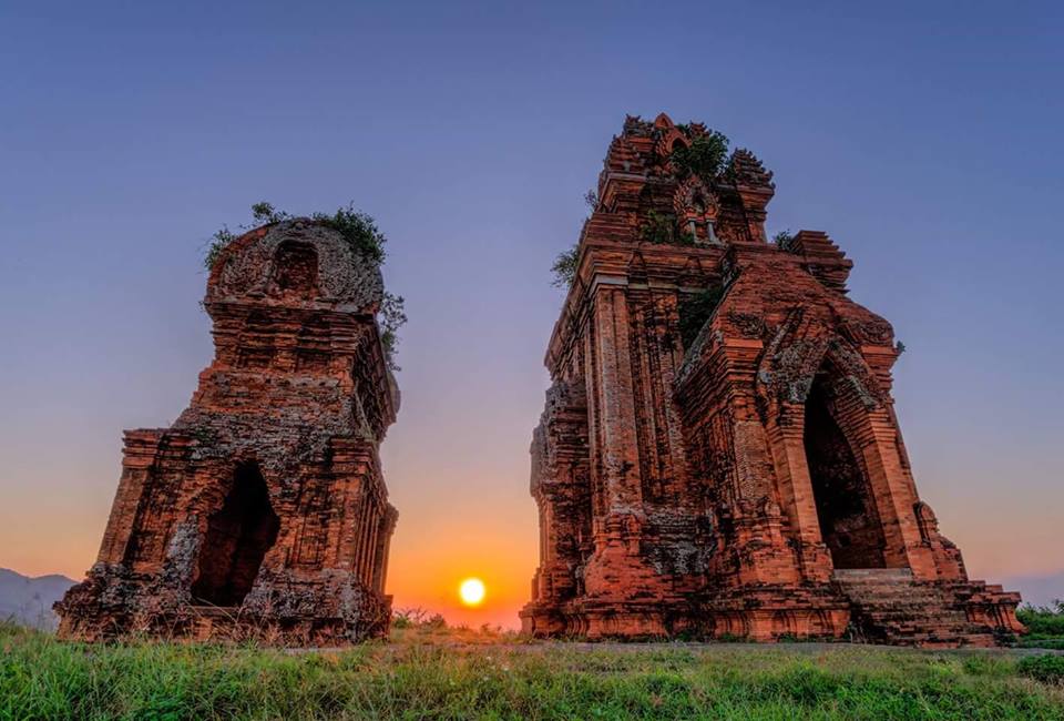Tháp đôi Bình Định mang vẻ đẹp cổ có một không 2 - Du lịch Trung Anh Quy  Nhơn