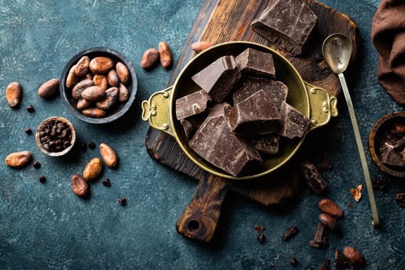 Hạnh nhân và chocolate đen giúp kiểm soát cơn thèm ăn