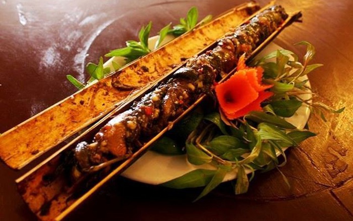Thịt lợn nướng ống tre ẩm thực nổi tiếng của Tây Nguyên