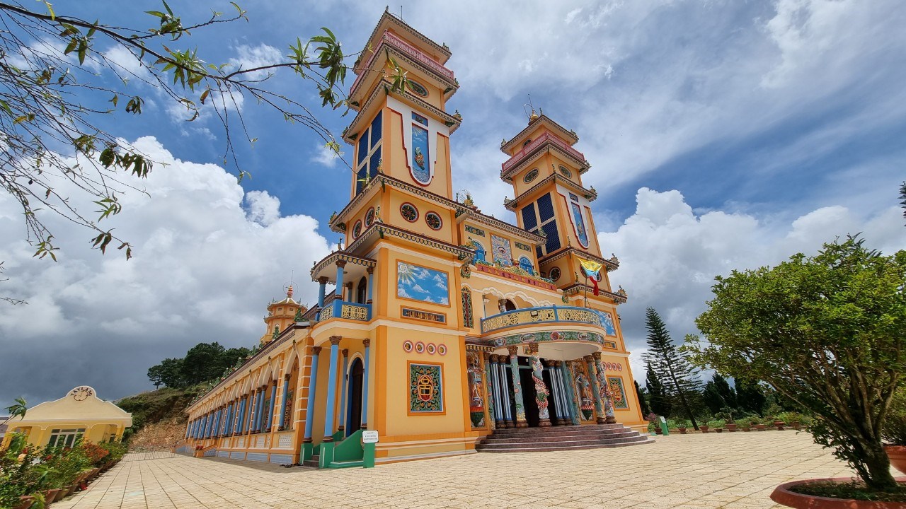 Khám phá Thánh thất lớn nhất Việt Nam của Đạo Cao Đài